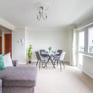 Panoramic Sea View Sleeps 4-free Parking Apartment