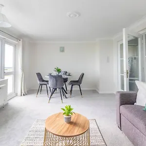 Breath Taking Sea View 2 Bedroom Sleeps 6- Parking Apartment