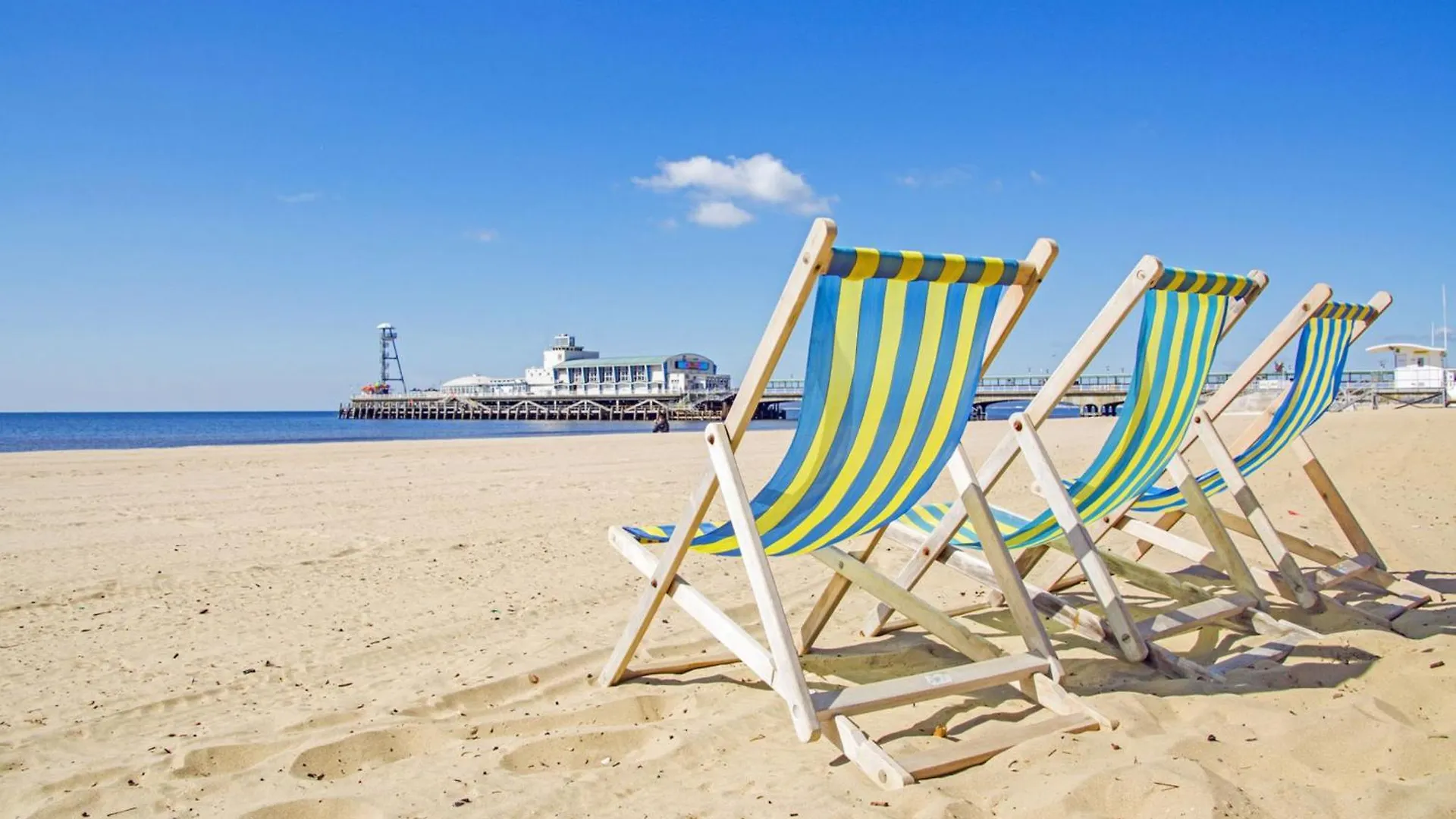Bournecoast: Modern Holiday Flat- Sea Views-Fm6128 Bournemouth 0*,  United Kingdom